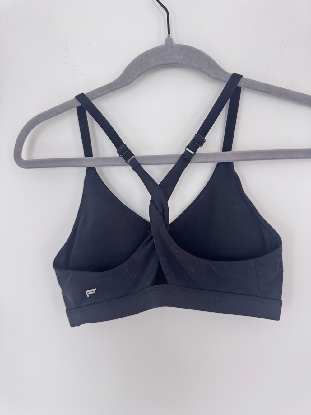 Black Cross-Back Sports Bra - Fabletics
